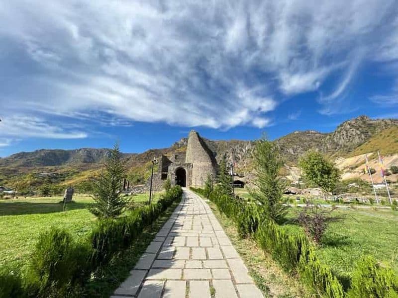 Billet Depuis Akhtala : Aventure de randonnée, de cueillette et de cuisine