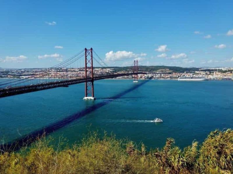 Billet Almada : visite guidée à vélo électrique avec vues panoramiques