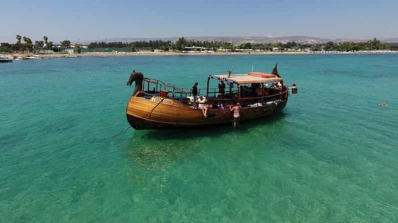 Paphos : location de bateau privé avec barbecue et open bar en option