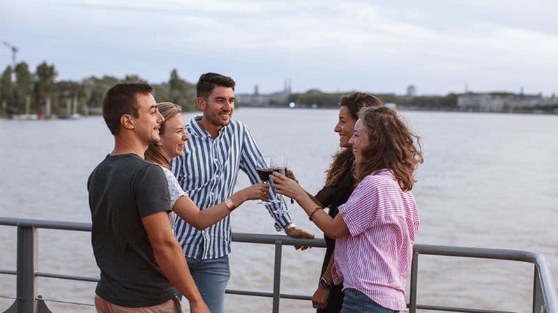Bordeaux : Croisière apéritive en soirée sur la Garonne