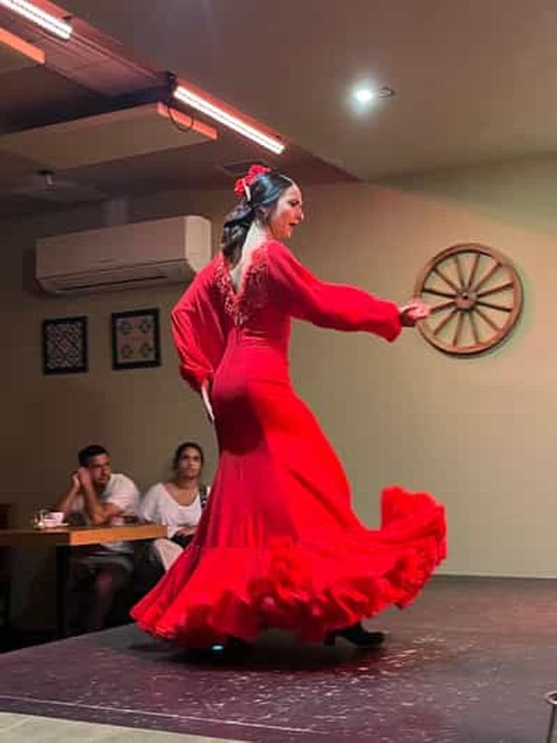 Billet Séville : visite guidée avec tapas et flamenco avec un guide de la région