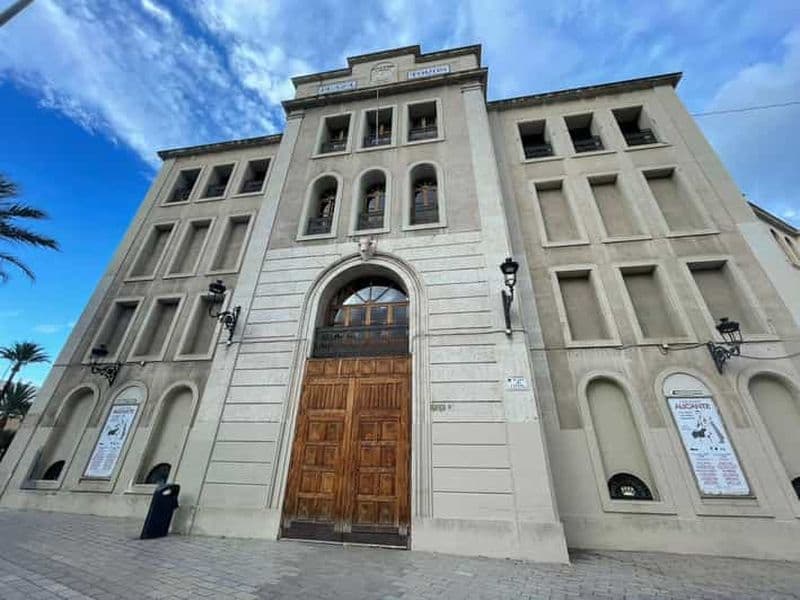 Billet Alicante : visite guidée privée des arènes et du musée d'Alicante