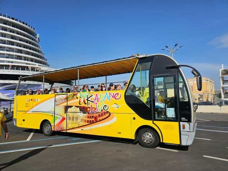 Billet Catane : découvrez les villages d'Aci Trezza et d'Aci Castello le long de la côte ionienne.