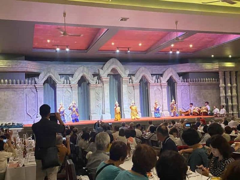 Siem Reap : Spectacle de danse Apsara et dîner avec transferts en tuk-tuk