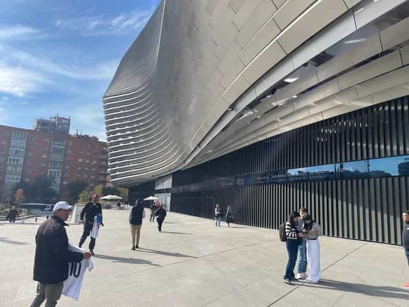 Billet Visite privée en TukTk Madrid : Bernabeu et visite de la brasserie Plaza Mahou