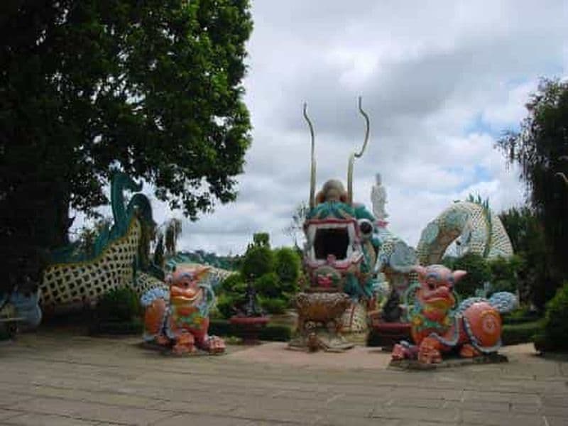 7 heures Chute d'eau de Datanla, tunnel d'argile et temple de Saint-Siège