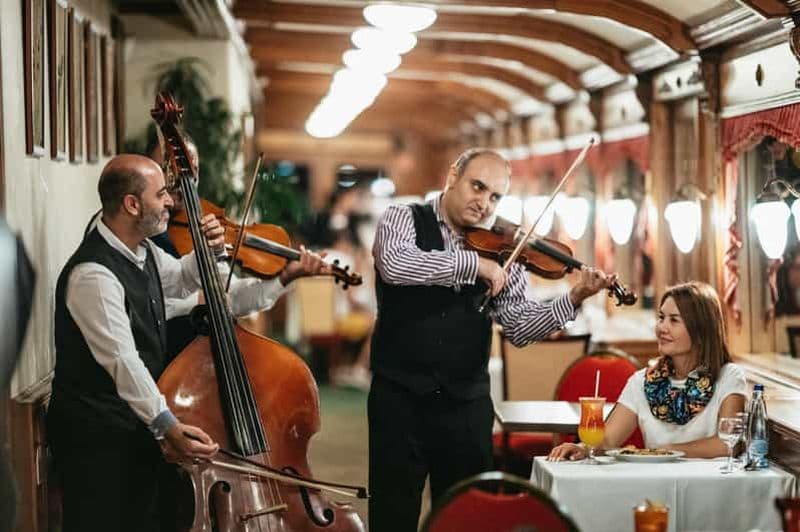 Billet Budapest : Croisière sur le Danube avec dîner hongrois et musique live