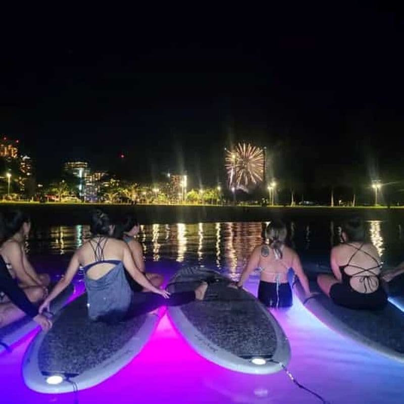 Honolulu : Cours de yoga sur les feux d'artifice
