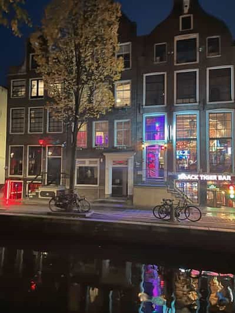 Billet Amsterdam : Visite d'un bar rouge + boisson gratuite et arrêt dans un coffeeshop