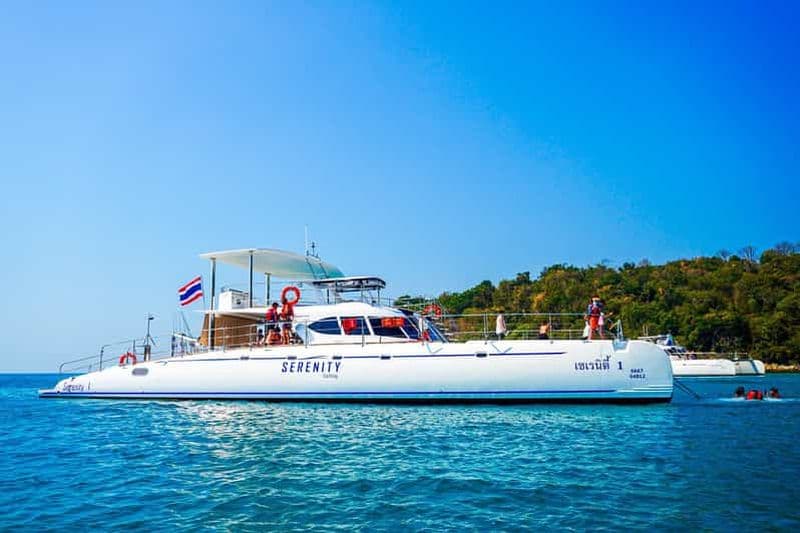 Pattaya : Excursion exclusive en catamaran vers trois îles avec déjeuner buffet