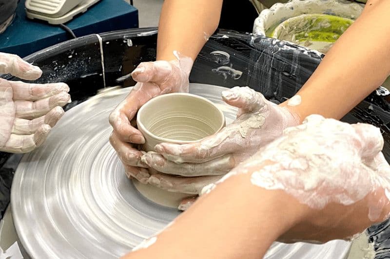 Atelier de poterie 2 en 1 dans une maison de style