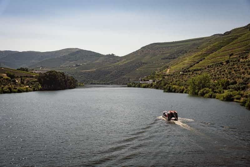 Au départ de Pinhão : Tour en bateau de Rabelo dans la vallée du Douro avec du vin de Porto