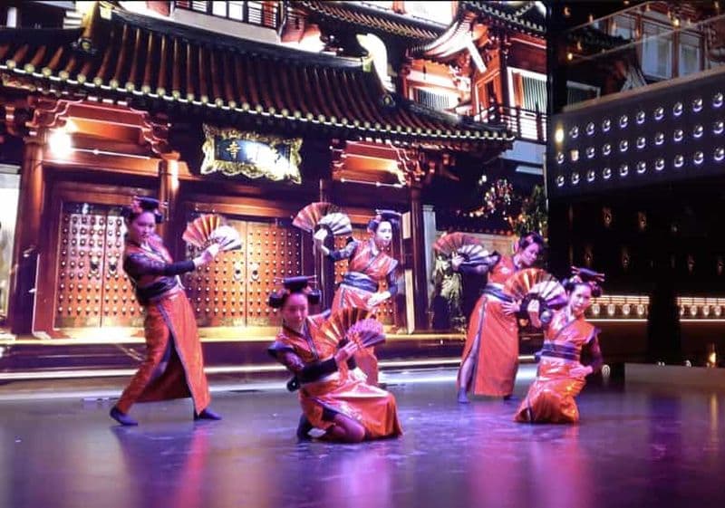 Tokyo : spectacle de variétés à la japonaise avec danse, magie et dîner