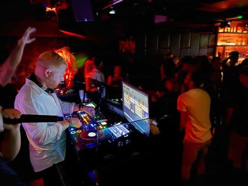 Amsterdam : Ludwig's Halloween Pub Crawl avec entrée au club VIP