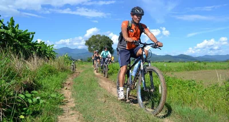 Depuis Chiang Mai : visite à vélo de la vallée de Mae Taeng et des cascades