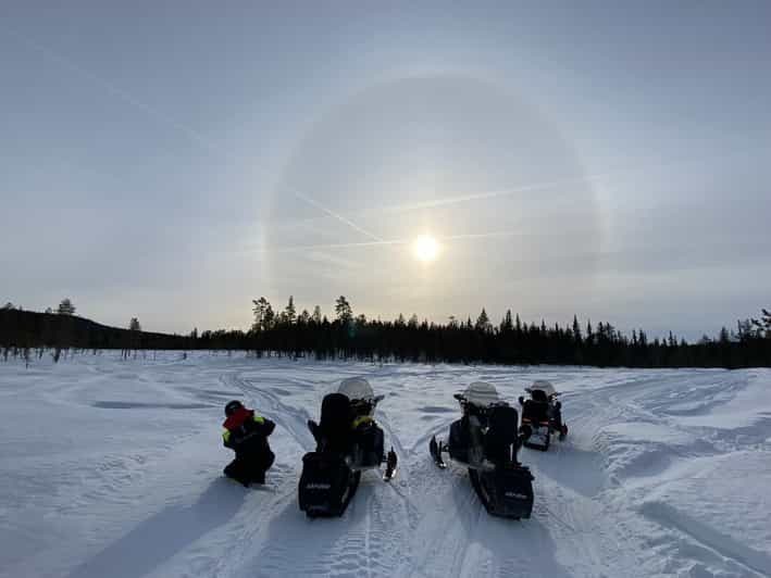 Kiruna : Excursion matinale guidée en motoneige (8h30) et fika
