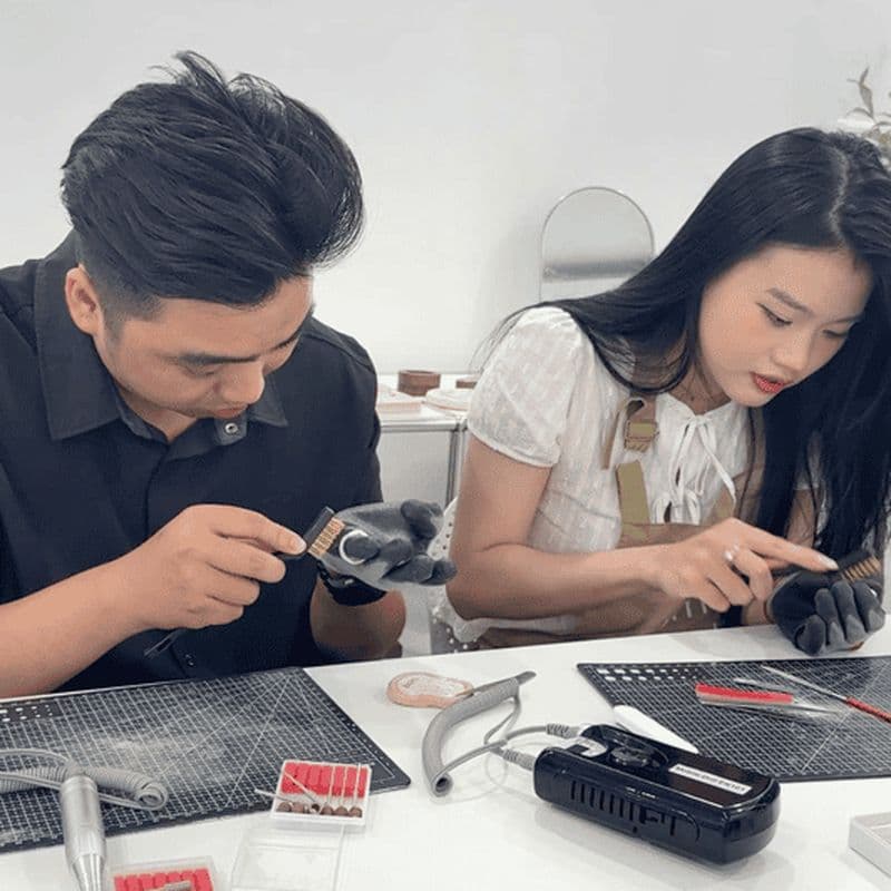 Hô Chi Minh-Ville : Atelier de fabrication de bagues en argile et argent avec pierres précieuses du Vietnam