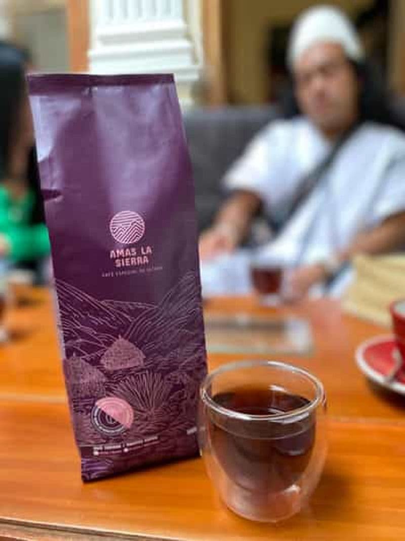 Dégustation de café ancestral avec le guide indigène Arhuaco