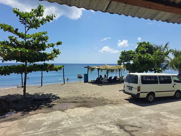 Au départ de Roseau : Tour panoramique des chutes d'eau, des gorges et de la plage