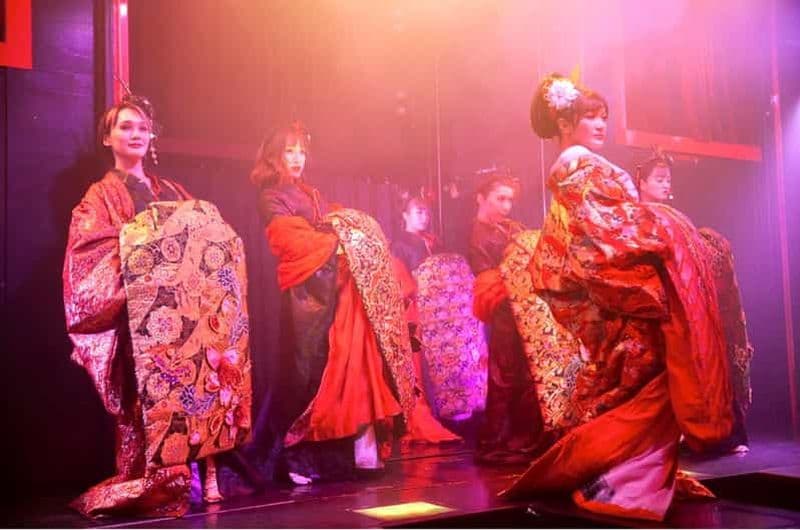 Tokyo : Profitez d'un spectacle de cabaret japonais à Ginza.