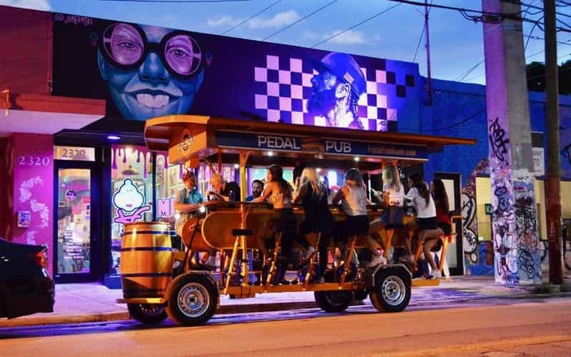 Pedal Pub Miami : tournée des bars à vélo dans le quartier des arts