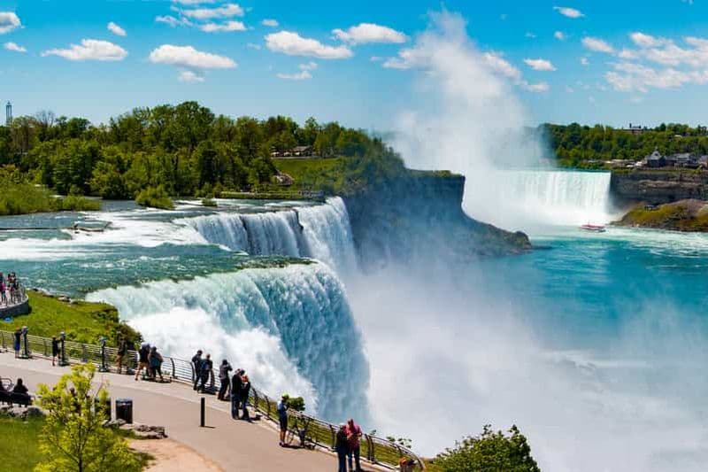 Billet Au départ de New York : Les chutes du Niagara et les magasins d'usine, circuit de 2 jours