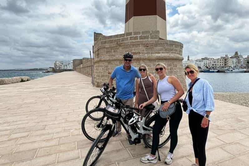 Monopoli : Excursion en E-Bike avec sandwich et vin