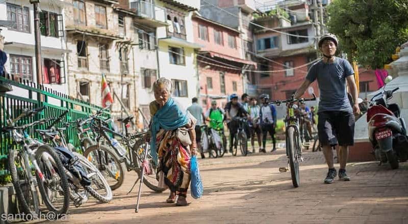 Billet De Nagarkot à Bhaktapur : excursion guidée d'une journée à vélo avec déjeuner