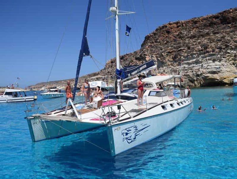 Billet Lampedusa : Tour de l'île en catamaran avec déjeuner
