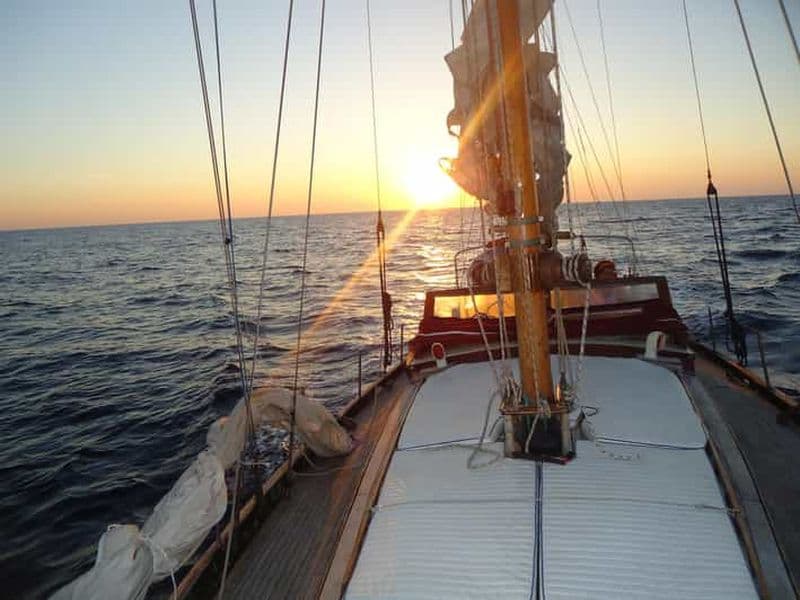 Port de plaisance de Castro (LE) Promenade en bateau à voile sur le Cassiopée d'époque