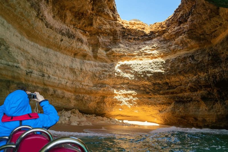 Albufeira : visite privée de 2,5 heures des dauphins et des grottes de Benagil