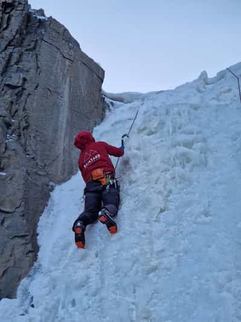 Longyearbyen : aventure d'escalade sur glace avec guide