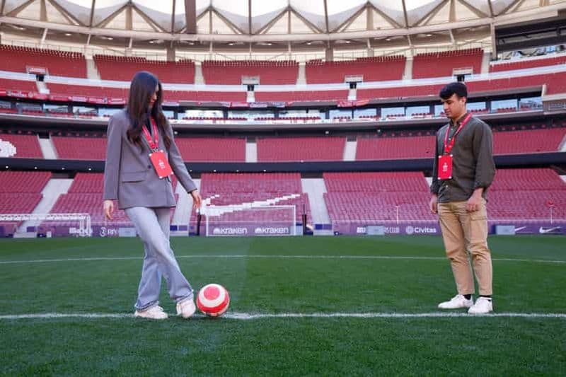 Visite du stade de l'Atlético de Madrid et coup d'envoi honorifique