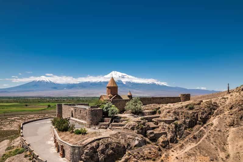 Erevan : Excursion d'une journée à Khor Virap, Noravank, grotte et dégustation de vin