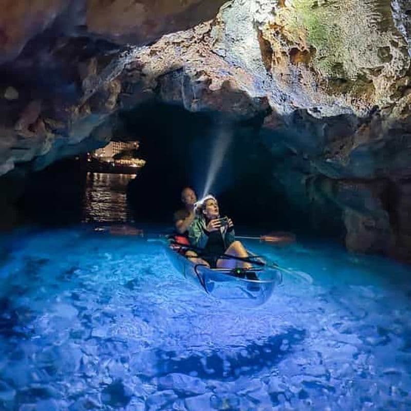Billet Au départ de Pula : Visite nocturne de la grotte bleue en kayak transparent