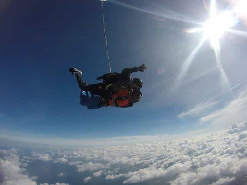 Sri Lanka : Expérience de parachutisme tout compris à partir de 13500 FT