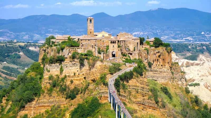 Billet Au départ de Rome : Excursion d'une journée à Bagnoregio et Orvieto avec vins et déjeuner