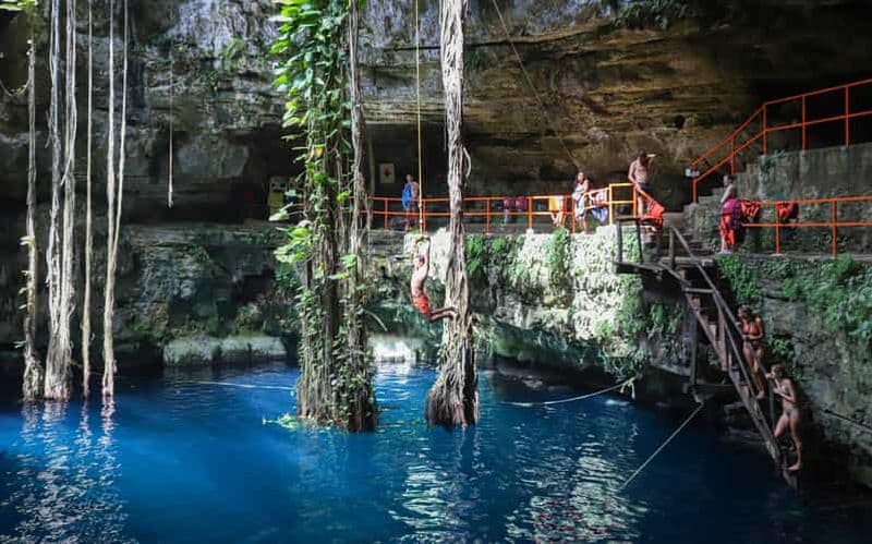 Au départ de Cancún : visite en bus de Chichen Itza, Valladolid et des cénotes