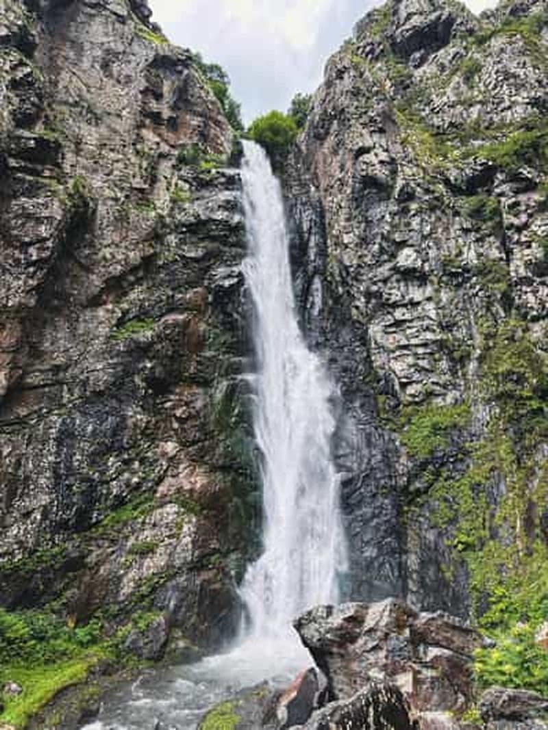 Kazbegi : visite privée des cascades de Gveleti en 4x4