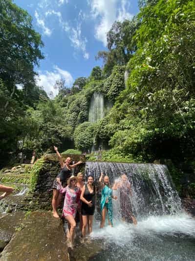 Une journée à la cascade de Benang Kelambu et au village de tissage de Sukarara