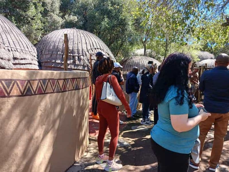 Billet Johannesburg : Spectacle du village culturel de Lesedi avec prise en charge