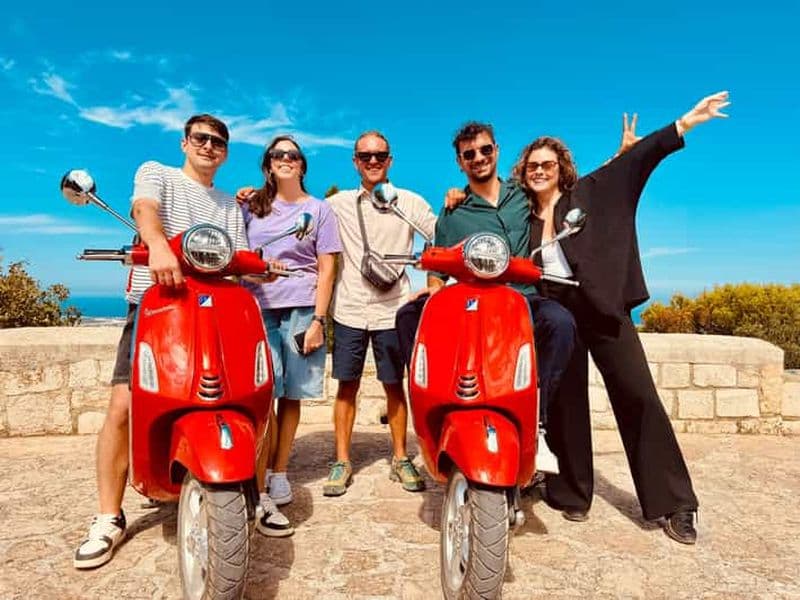 Billet Excursion en Vespa dans les Pouilles : visite de Polignano a Mare, Conversano et Monopoli