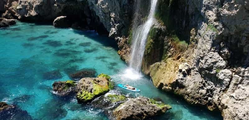 Ruta libre en paddel surf por la cascada de Nerja y Maro