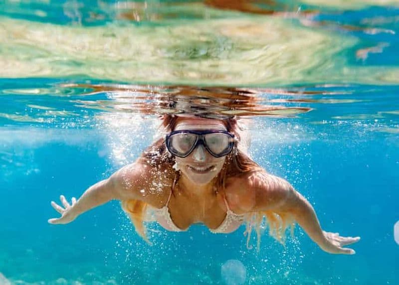Lisbonne : Excursion à la nage avec DJ et bar festif