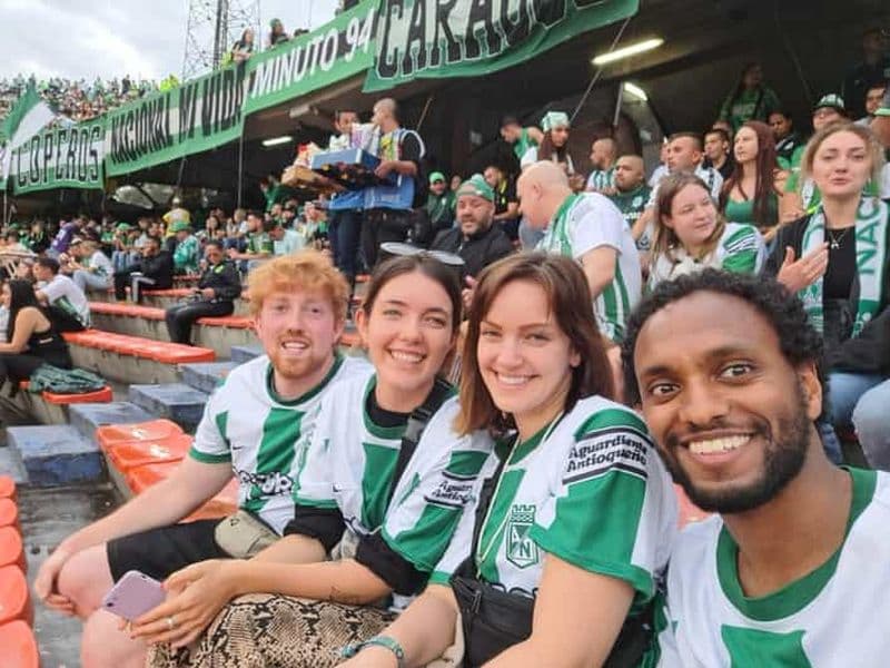 Le premier coup de sifflet de l'année : La magie du football au stade