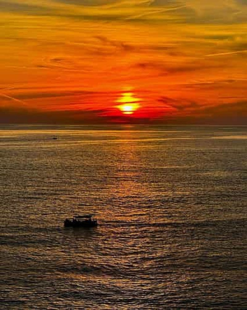 Billet Riomaggiore : tour en bateau au coucher du soleil dans les Cinque Terre