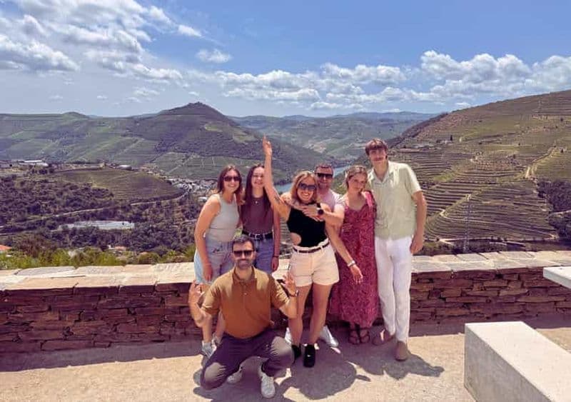 Circuit œnologique dans la vallée du Douro : croisière, 2 dégustations et déjeuner en petit groupe
