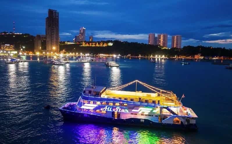 Pattaya : Dîner-croisière All Star, spectacle de cabaret et buffet de bière
