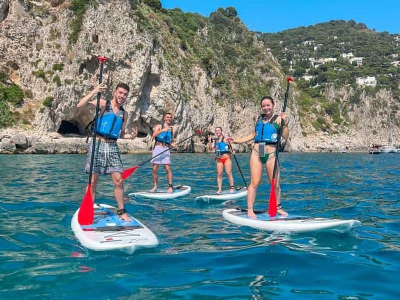 Capri : visite des grottes et des plages en paddle board. Photos incluses.