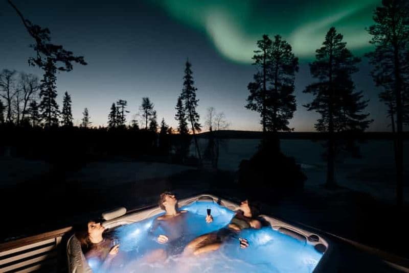 Billet Rovaniemi : excursion pour admirer les aurores boréales, sauna et jacuzzi
